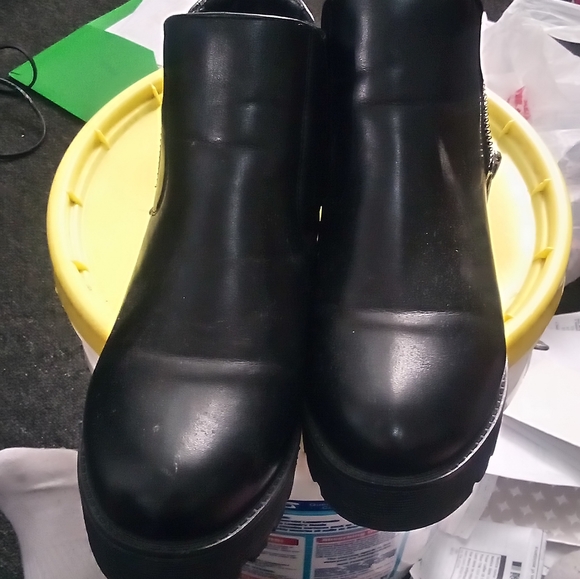 Boots - Picture 4 of 6